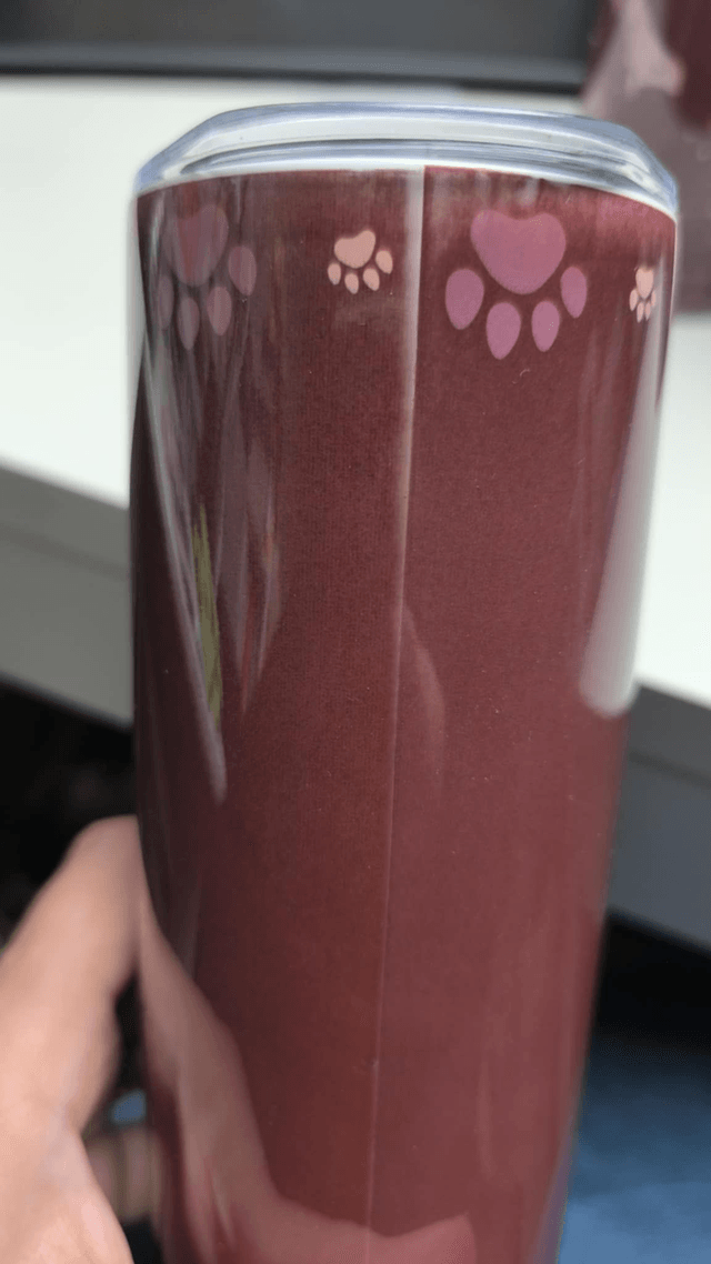 Tumbler chat noir avec défaut