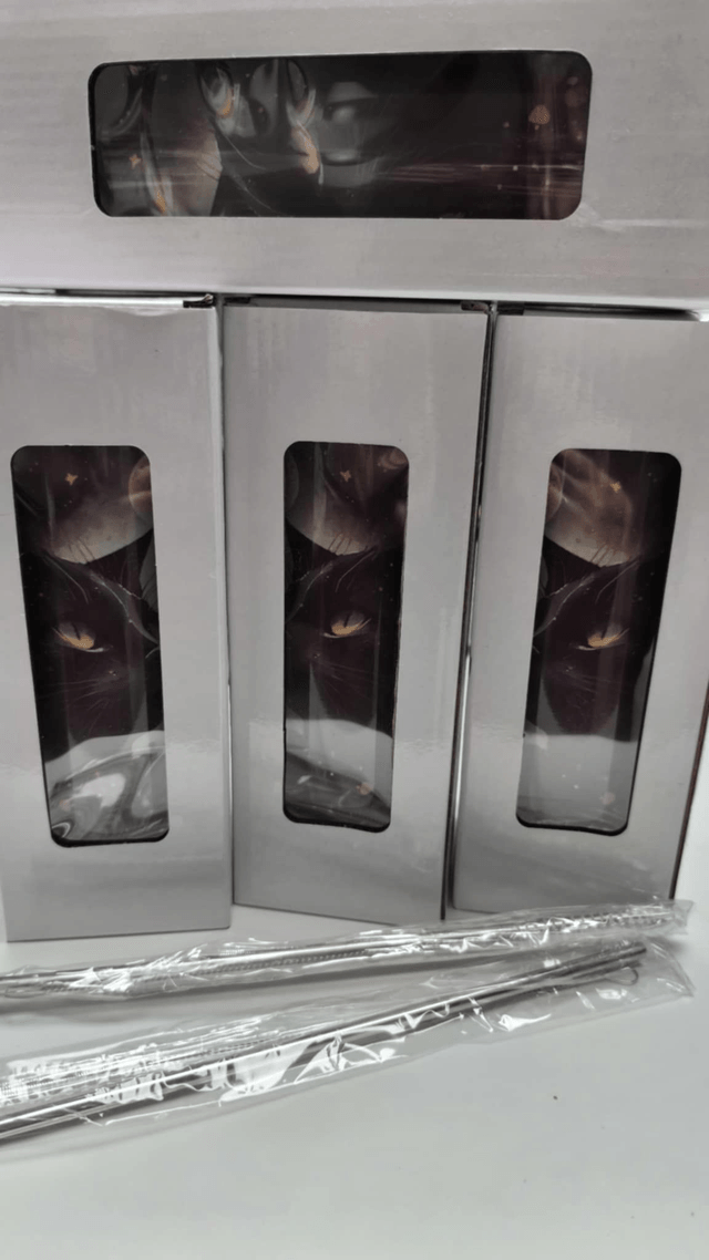 Tumbler chat noir avec défaut