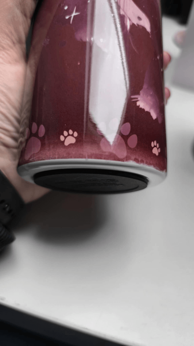 Tumbler chat noir avec défaut