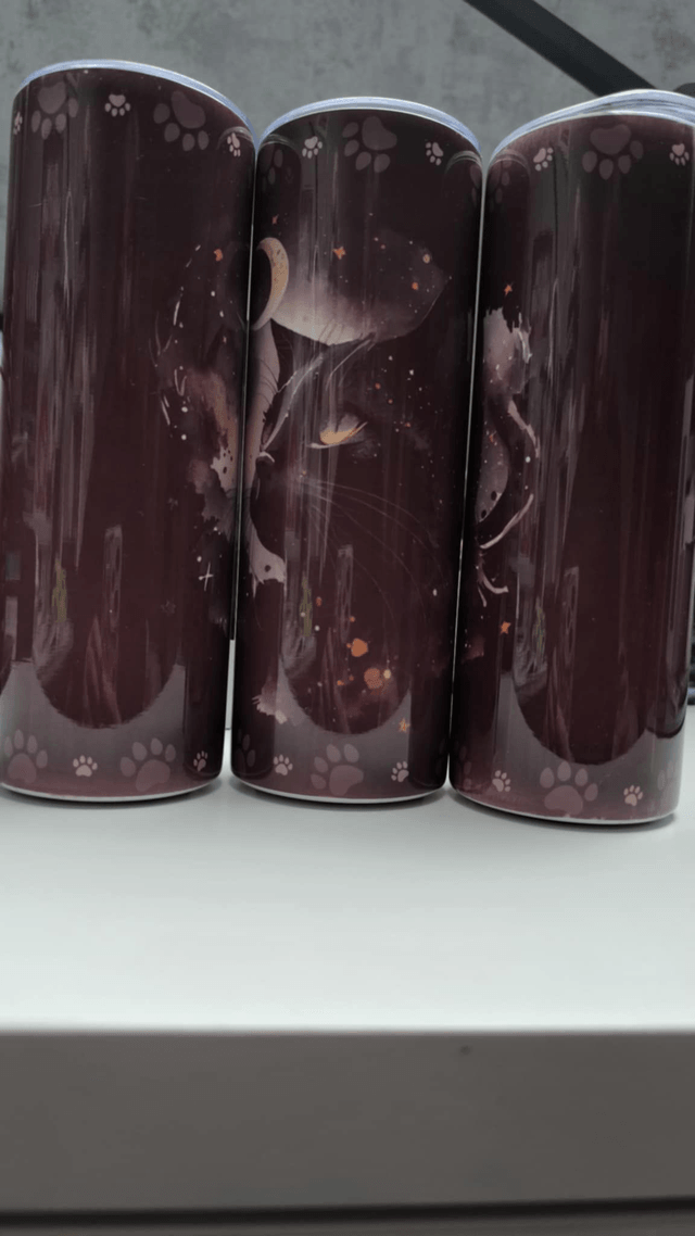 Tumbler chat noir avec défaut